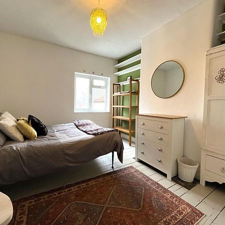 Charming Cottage Retreat With Garden - Sleeps 12 Bristol Dış mekan fotoğraf