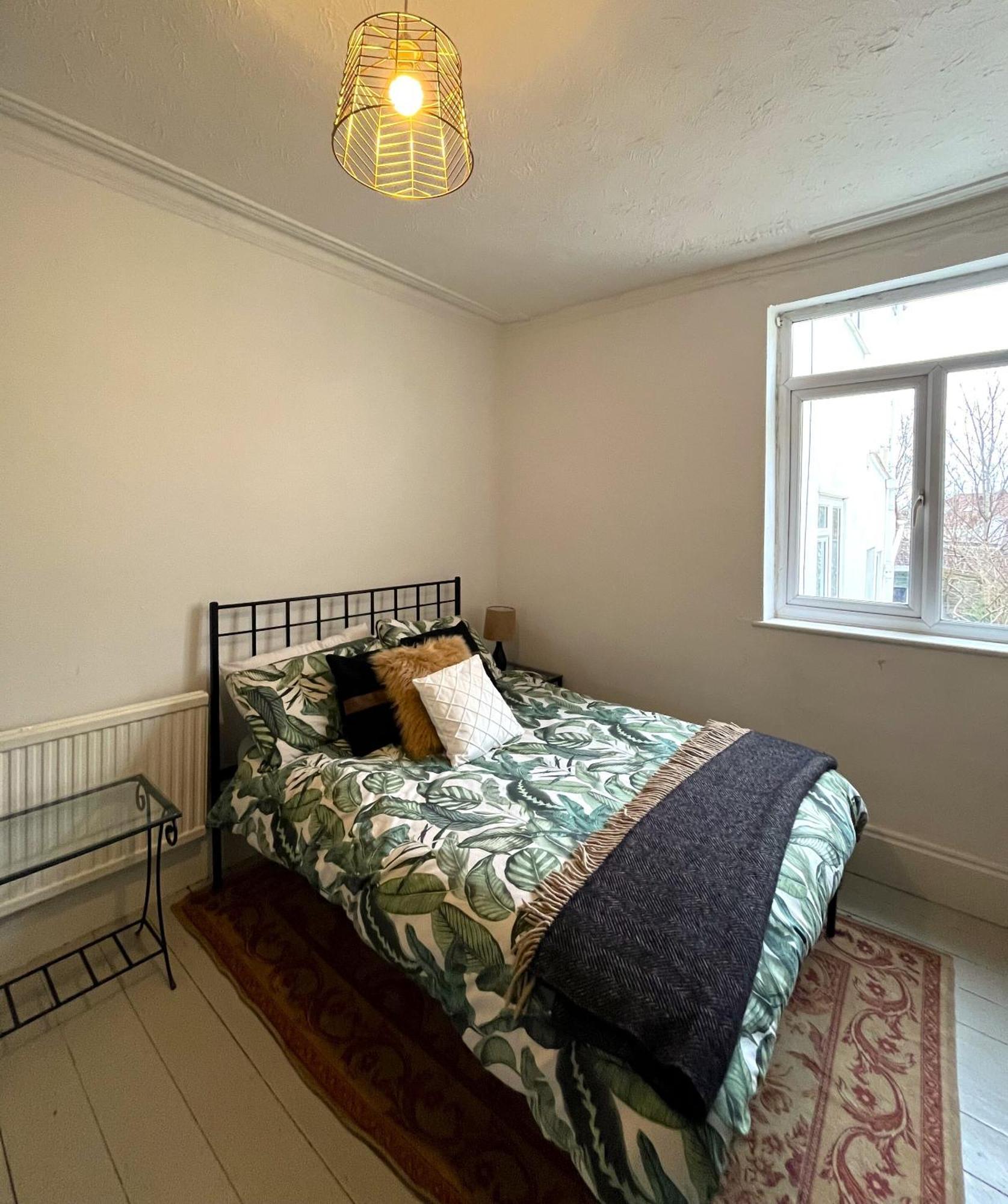 Charming Cottage Retreat With Garden - Sleeps 12 Bristol Dış mekan fotoğraf